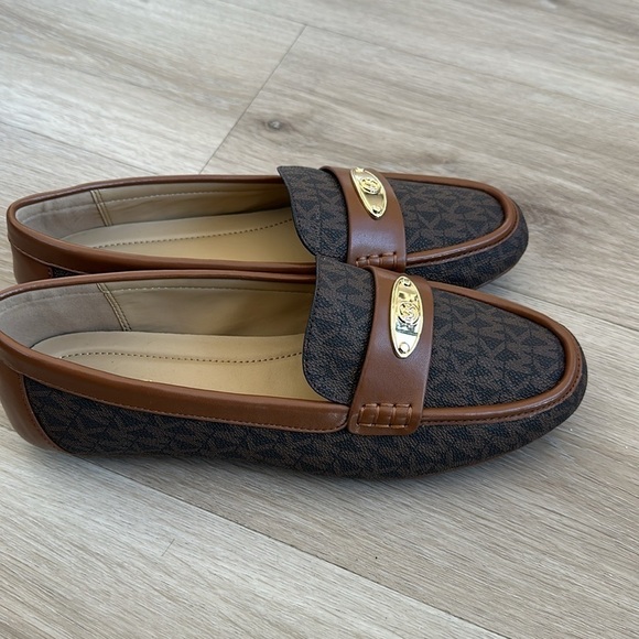 Michael Michael Kors Brown Flats and Loafers with Elegant Design NWOB - Picture 7 of 7